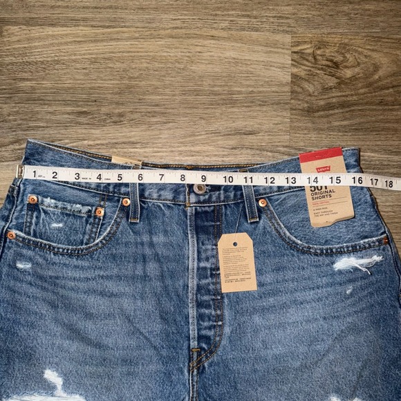 NWT Levi's Women's 501 Original Denim Shorts Distressed 100% Cotton High Rise 32 - Picture 4 of 12